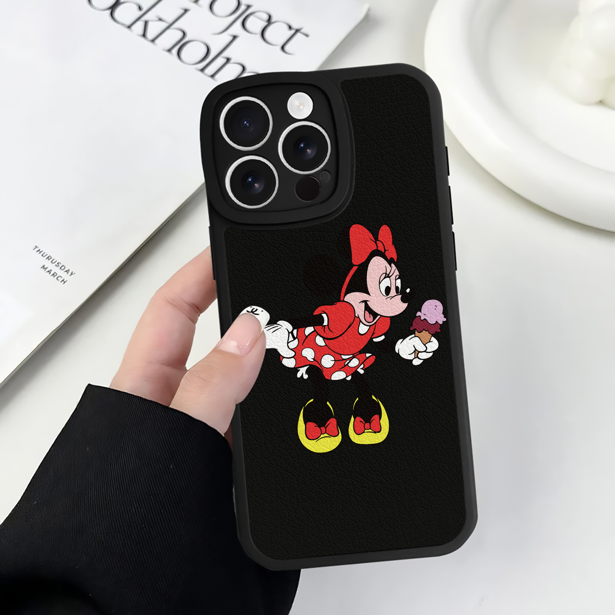 （画像用） ミッキーマウス Mickey Mouse 【iPhone 16シリーズ対応】シリコンスマホケース（レザー調） 材質：シリコン